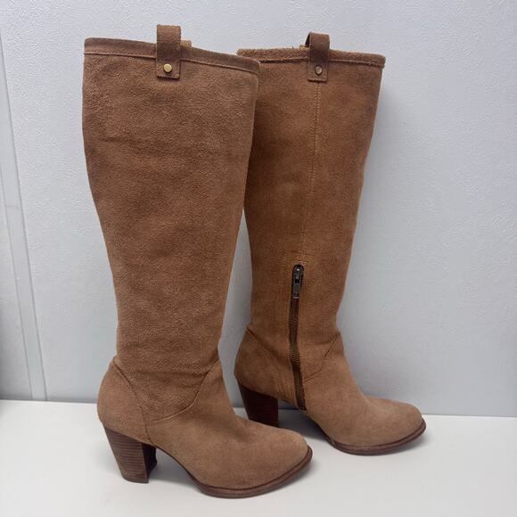 UGG Ava Tan Suede Women's Tall Boot size 8 Preppy Minimalist Basic Classy Casual - Picture 1 of 9